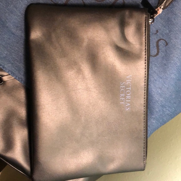 Victoria’s Secret Tote w/matching clutch/makeup - Picture 3 of 4